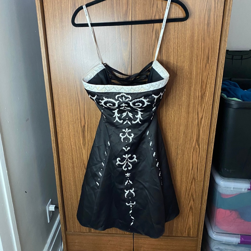 Morgan & Co Dress Womens 7/8 Black White Embroidered Beaded Corset Back Satin